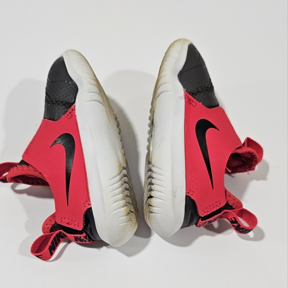 Nike Flex Runner Boy Girl Baby Toddler Size 5c Red Gray Black Sneaker - Picture 6 of 8